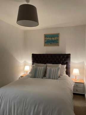 Cute 1 bed apartment 2 mins from the sea - Sleeps 4, Flat 8 The Gables, Church Street, Lyme Regis